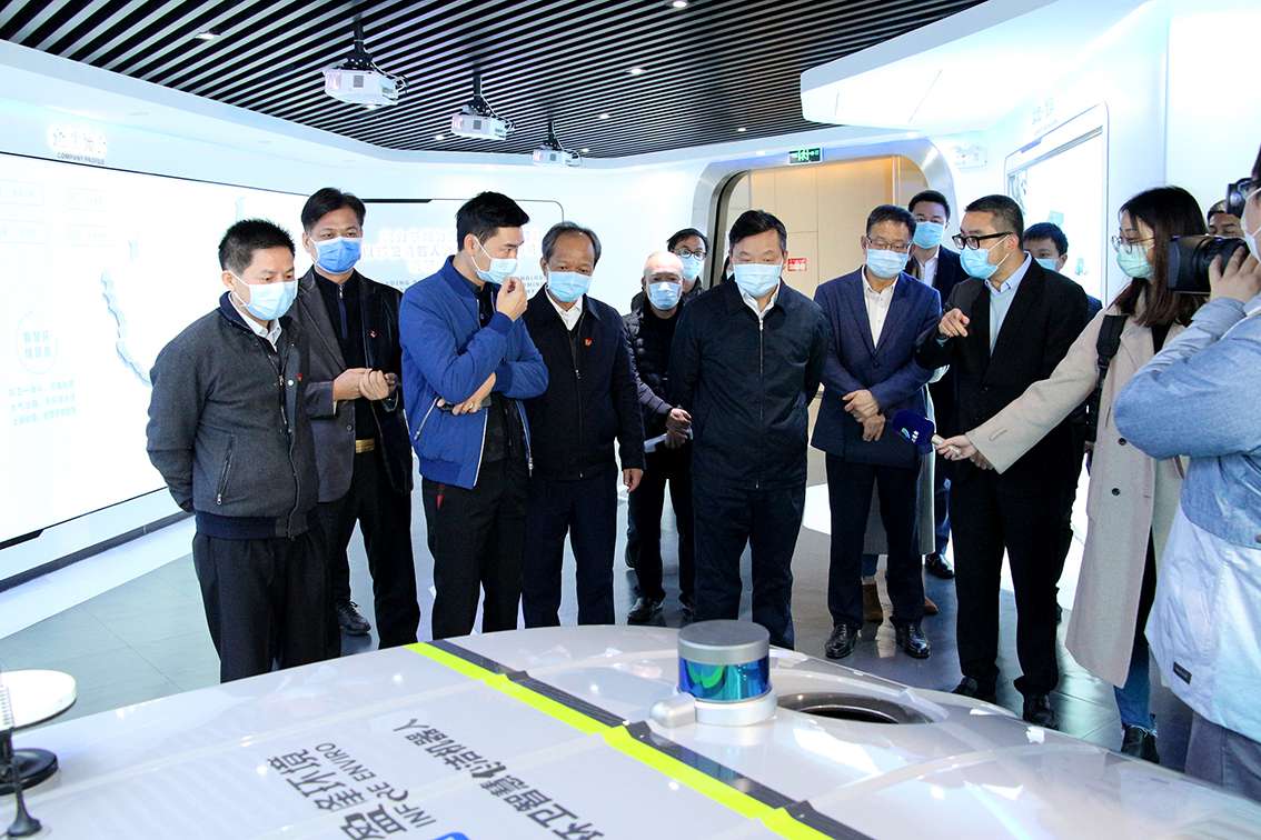 拉萨市市长朱伟率队视察领导bet8环境复工抗疫工作，多款环卫消毒设备助力全国抗疫获赞！